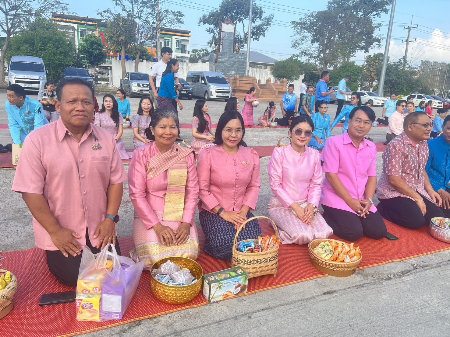 title - ส.ป.ก.ยโสธร ร่วมพิธีทำบุญตักบาตร พิธีบวงสรวงพระบรมราชานุสาวรีย์รัชกาลที่ 5 พิธีวางขันหมากเบ็งและพิธีบวงสรวงพระสุนทรราชวงศา (สิงห์) เพื่อความเป็นสิริมงคลเนื่องในโอกาสวันสถาปนาจังหวัดยโสธร และการจัดงานกาชาด ประจำปี พ.ศ.2569